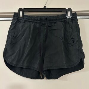 Lululemon shorts size 6 black charcoal